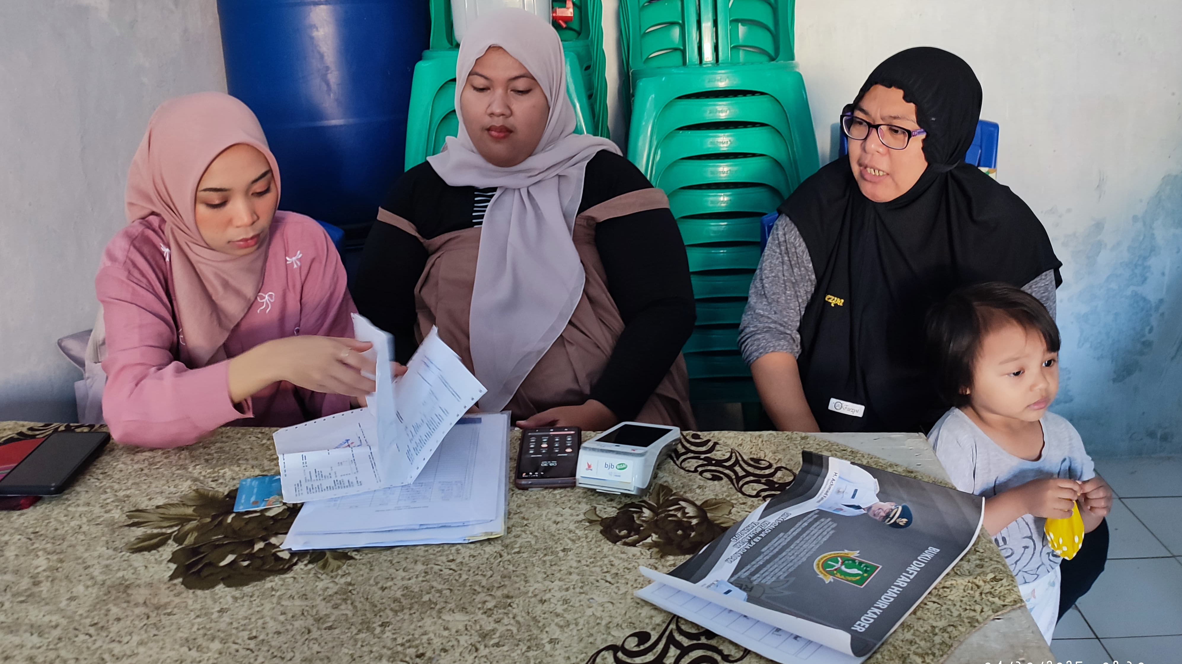 Perpustakaan Kelurahan Cisarua dan Bank BJB Sukabumi Berikan Layanan Laku Pandai, Warga Cisarua Tertib Bayar PBB
